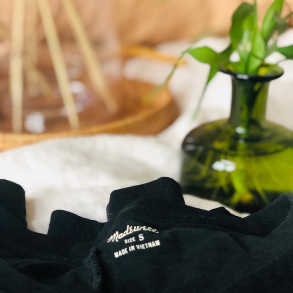 Don’t buy yet! 🤓😬still unpacking after the move /madewell whisper long sleeve - Picture 5 of 5